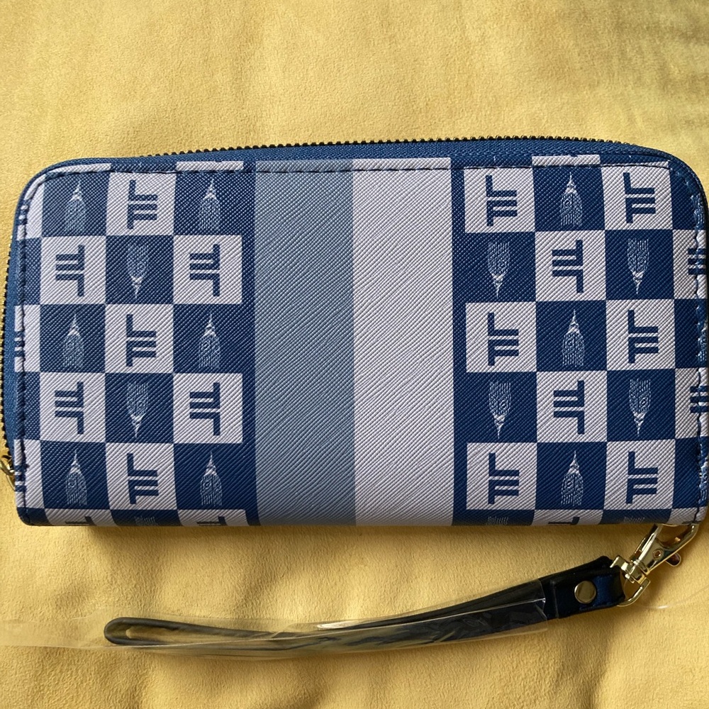 London Fog Adalia Signature Zip Around Wallet - Picture 3 of 4